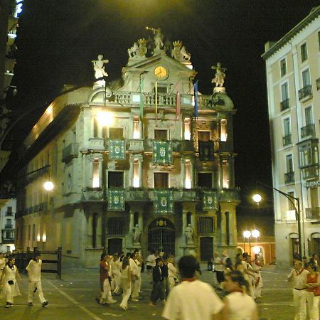 Calle Ansoleaga A 100 Mts Del Ayuntamiento بنبلونة المظهر الخارجي الصورة