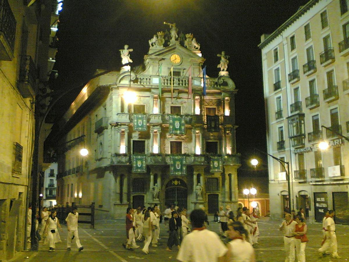 Calle Ansoleaga A 100 Mts Del Ayuntamiento بنبلونة المظهر الخارجي الصورة