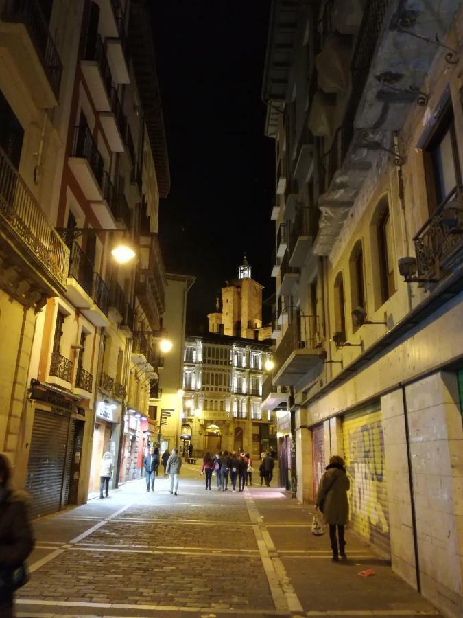 Calle Ansoleaga A 100 Mts Del Ayuntamiento بنبلونة المظهر الخارجي الصورة